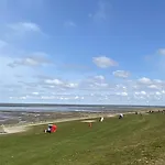 Grosses Doppelzimmer Mit Eigenem Bad Und Kuehlschrank, Frisch Saniert Gasthuis Friedrichskoog