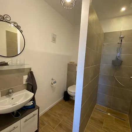 Grosses Doppelzimmer Mit Eigenem Bad Und Kuehlschrank, Frisch Saniert Maison d'hôtes 3*