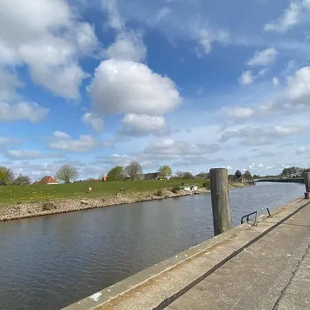 Grosses Doppelzimmer Mit Eigenem Bad Und Kuehlschrank, Frisch Saniert