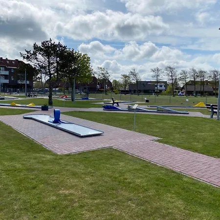 Grosses Doppelzimmer Mit Eigenem Bad Und Kuehlschrank, Frisch Saniert