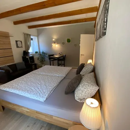 Grosses Doppelzimmer Mit Eigenem Bad Und Kuehlschrank, Frisch Saniert 3* Friedrichskoog