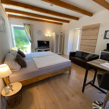 Grosses Doppelzimmer Mit Eigenem Bad Und Kuehlschrank, Frisch Saniert Maison d'hôtes