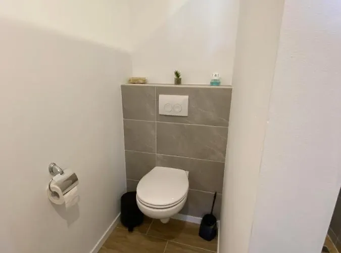 Grosses Doppelzimmer Mit Eigenem Bad Und Kuehlschrank, Frisch Saniert Πανσιόν Friedrichskoog