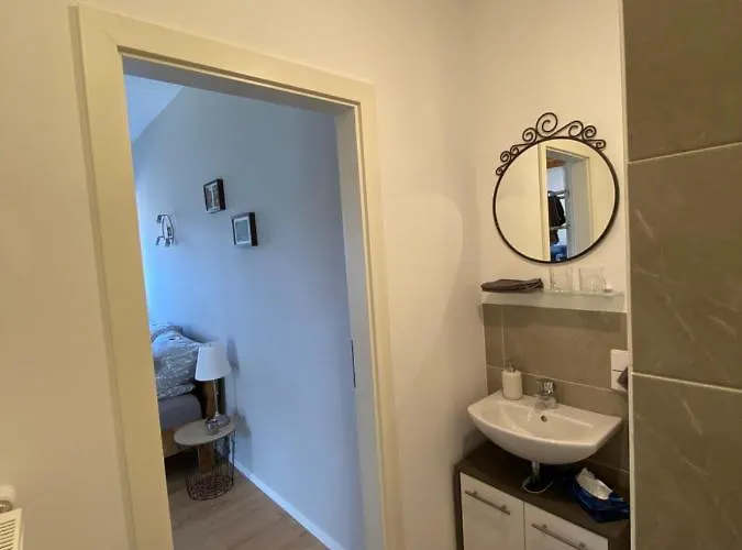 Πανσιόν Grosses Doppelzimmer Mit Eigenem Bad Und Kuehlschrank, Frisch Saniert