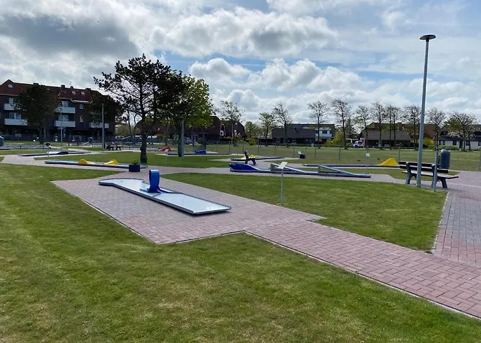 Grosses Doppelzimmer Mit Eigenem Bad Und Kuehlschrank, Frisch Saniert